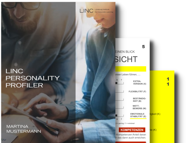 Zwei Personen betrachten ein Smartphone, neben ihnen liegt ein Dokument mit Informationen.